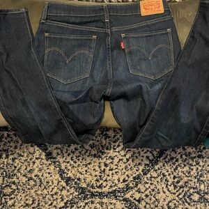 Levi Straight leg woman’s Jean size 28 dark blue denim